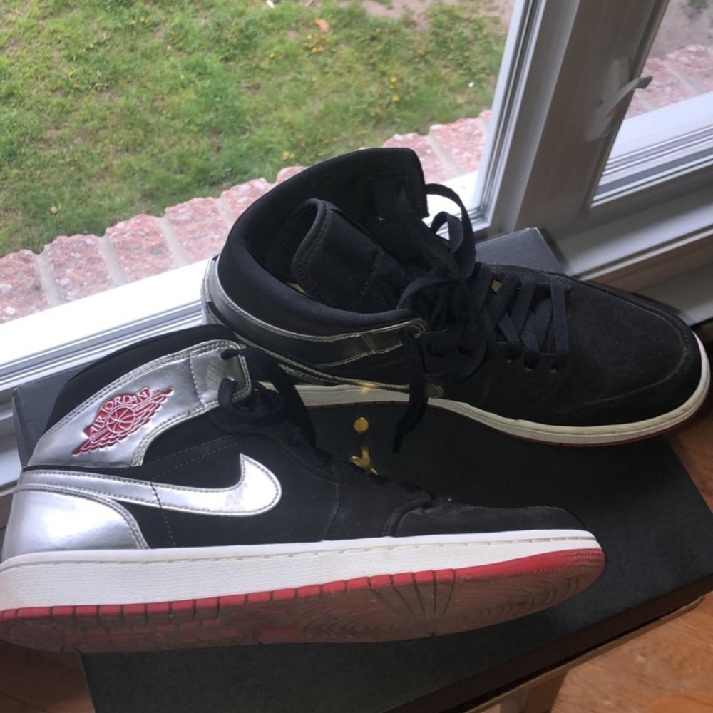 Jordan 1 Mid Johnny Kilroy